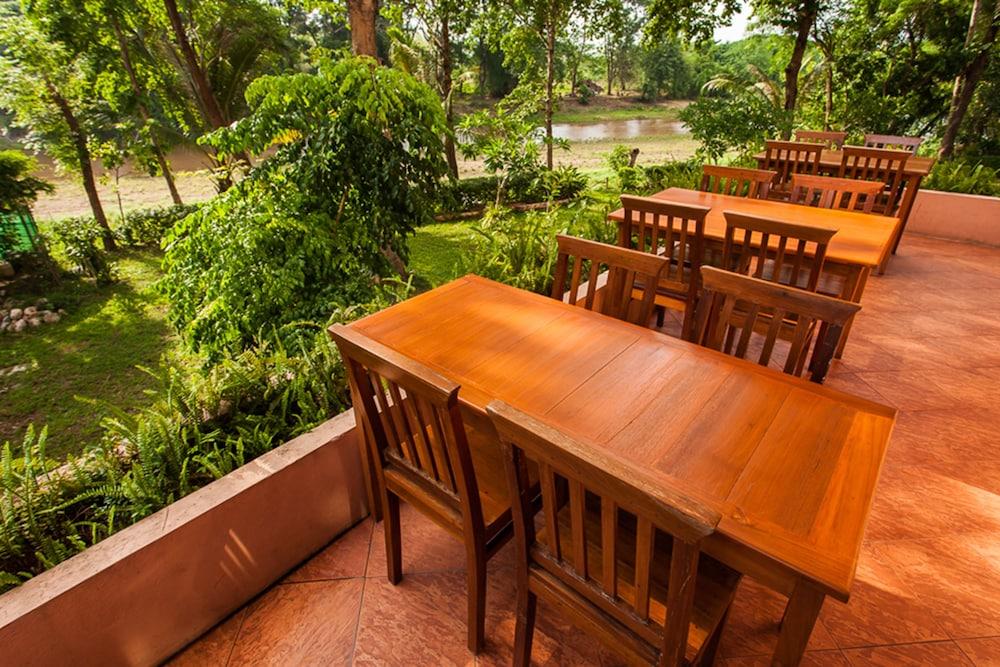 Riverhouse-The Teak House Mae Sariang Exterior photo