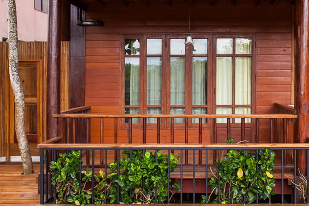 Riverhouse-The Teak House Mae Sariang Exterior photo