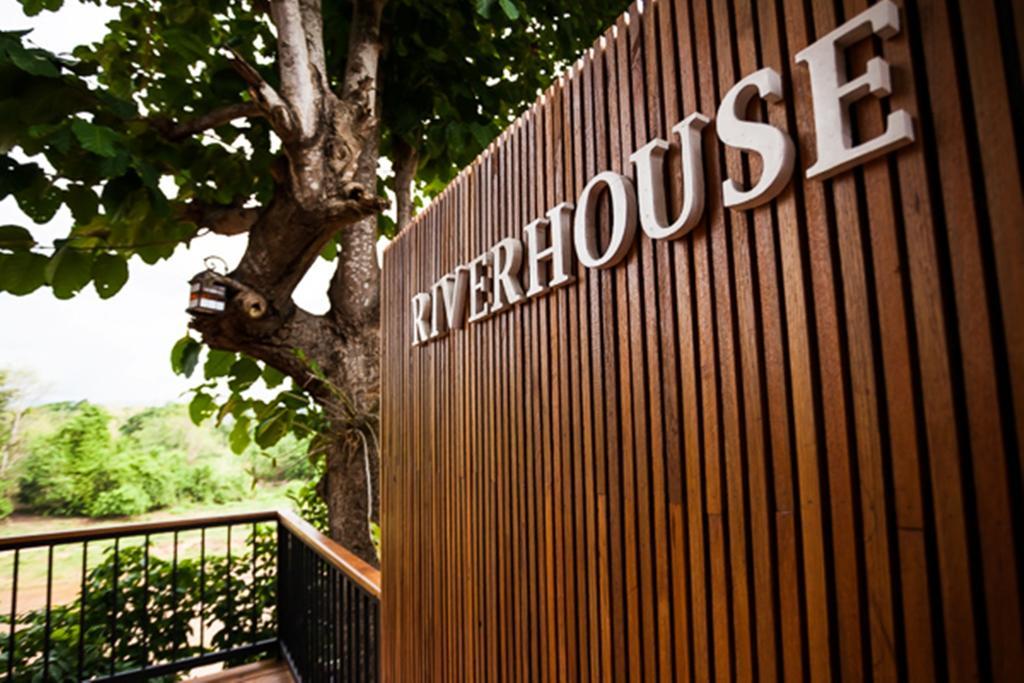 Riverhouse-The Teak House Mae Sariang Exterior photo