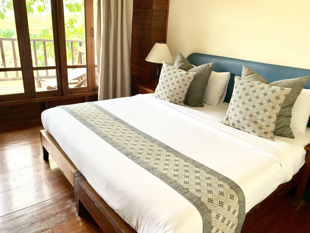 Riverhouse-The Teak House Mae Sariang Exterior photo